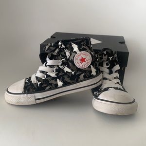 Toddler boy high top shark converse size 8